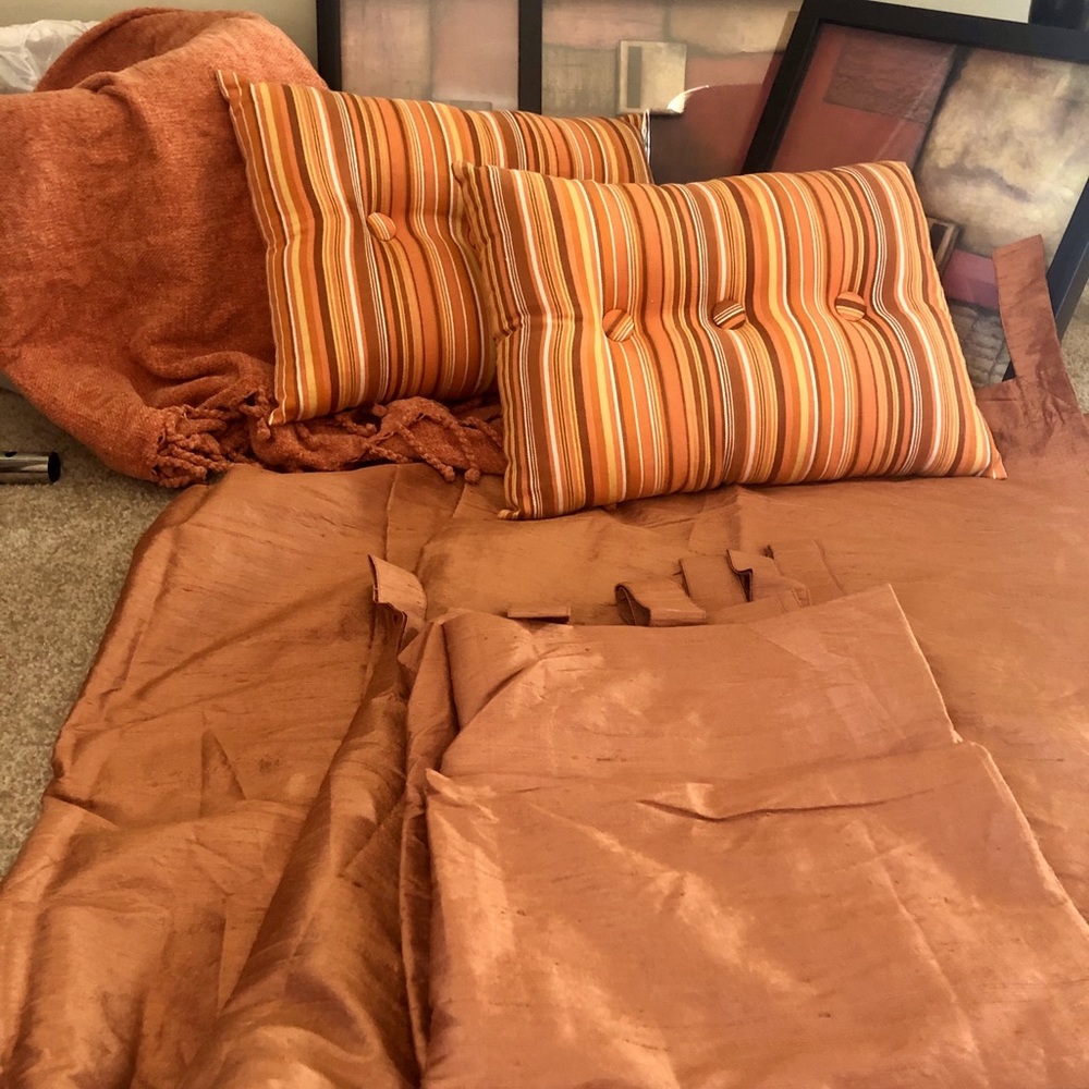Paprika/Burnt Orange Decor Set